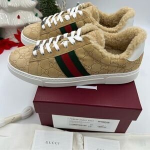 Women’s Gucci, ace suede sneakers size 40 made in Italy.